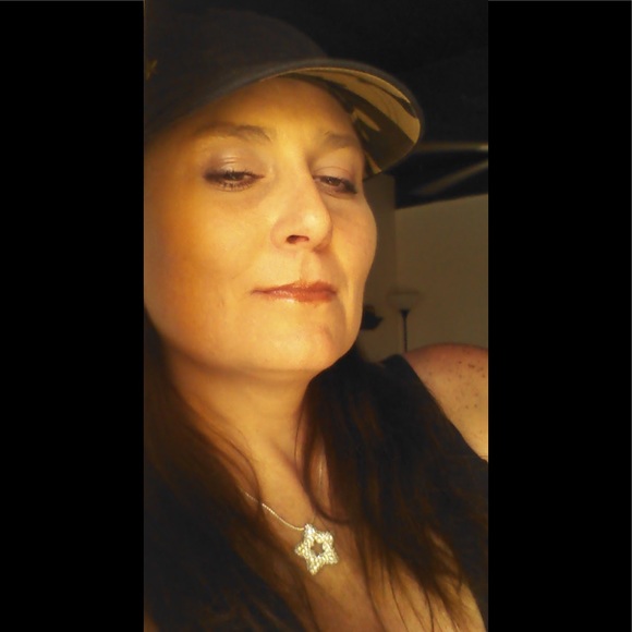 Meet your Poshers, DaPursePlace! - Picture 6 of 15